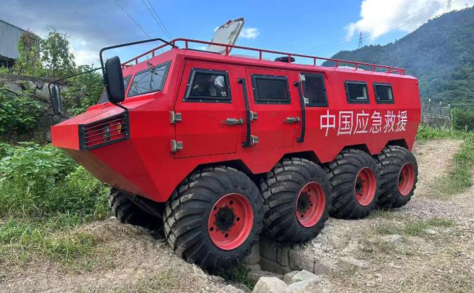 Vehículo todo terreno con ruedas 8x8